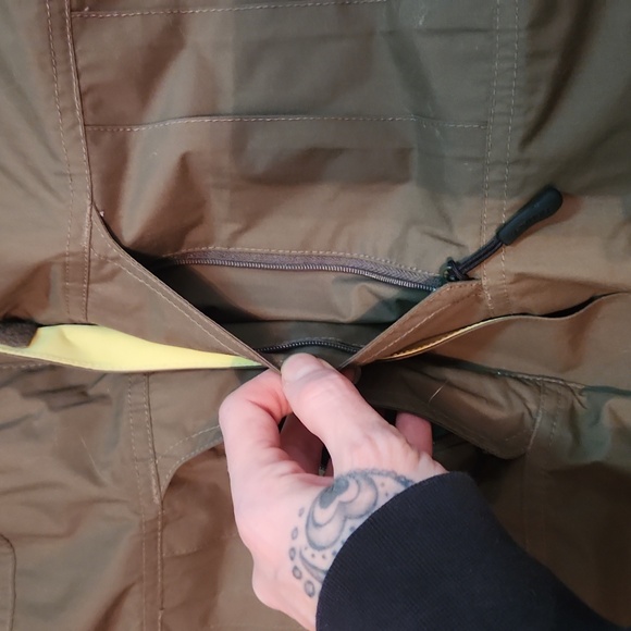 Columbia Convert jacket in olive green, detachable fur hood - Picture 11 of 14